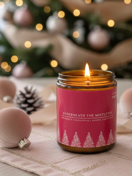 Christmas Candle - Underneath the Mistletoe 220gm - Wolf Candle Co